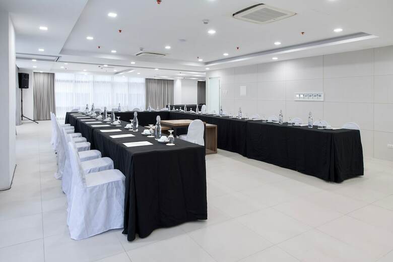 Hotel The Sphere Serviced Residences Managed By Hii