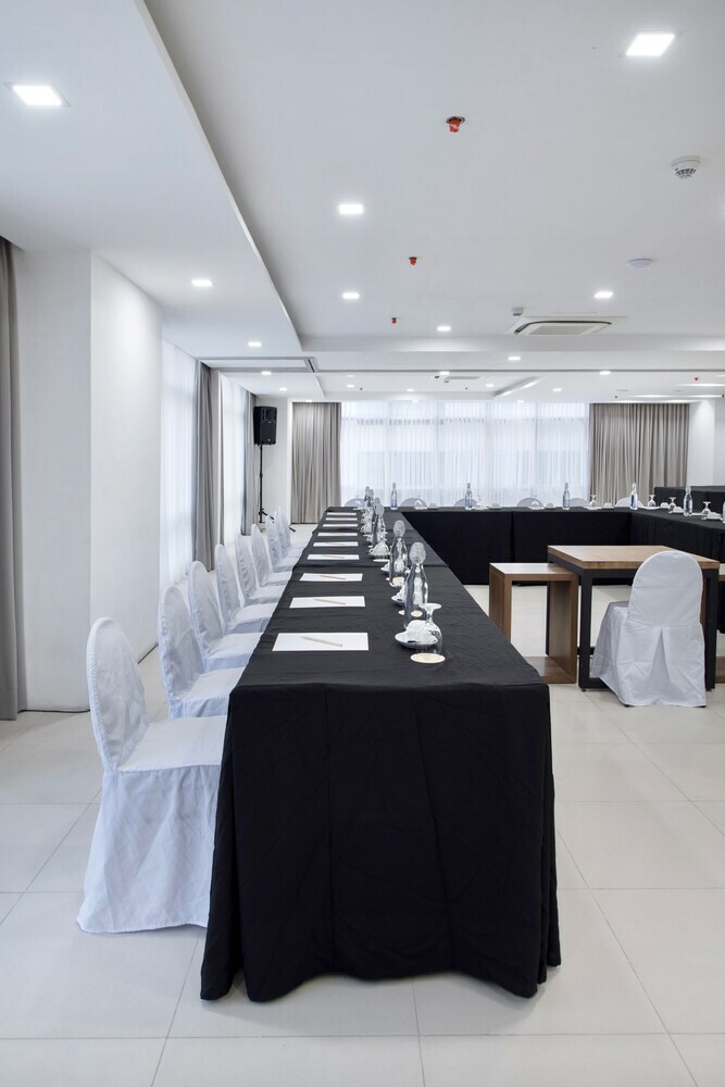 Hotel The Sphere Serviced Residences Managed By Hii