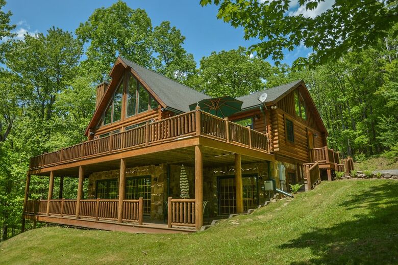Old Bruin's Den 4 Bedroom House