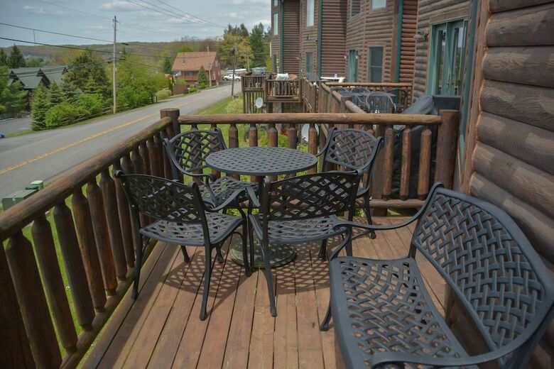 Cedar Shores Villa 4 Bedroom Townhome #08