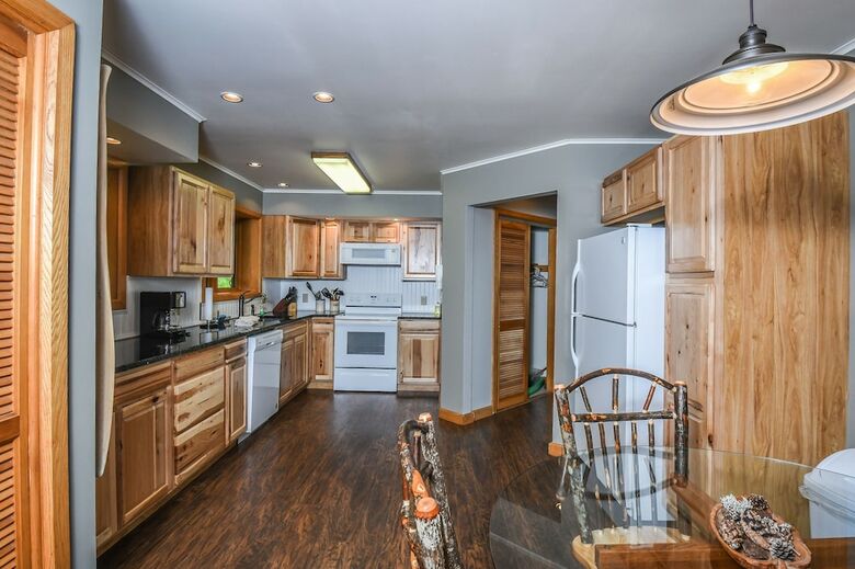 Lazy Bass Lodge 5 Bedroom House
