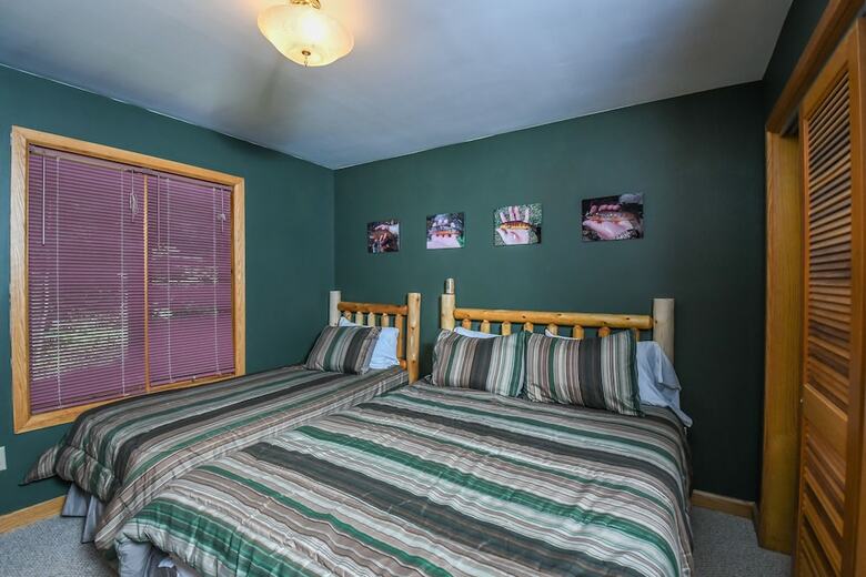 Lazy Bass Lodge 5 Bedroom House
