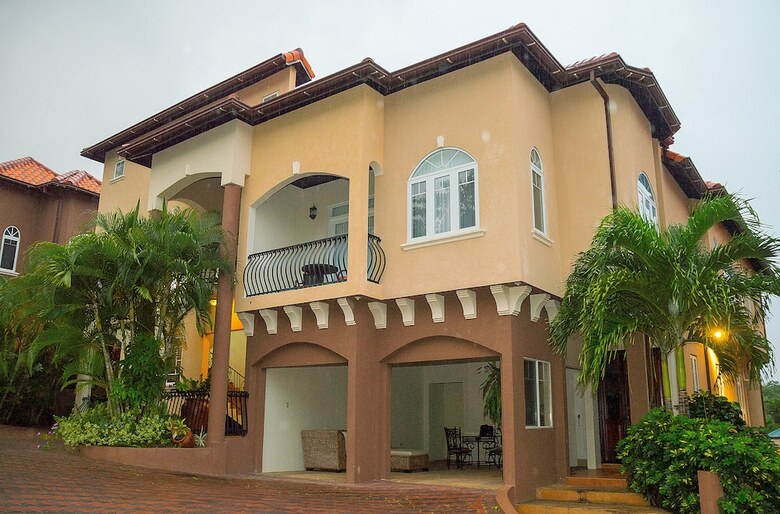 Apartamentos 3 Bdrm Town House At Runaway Bay
