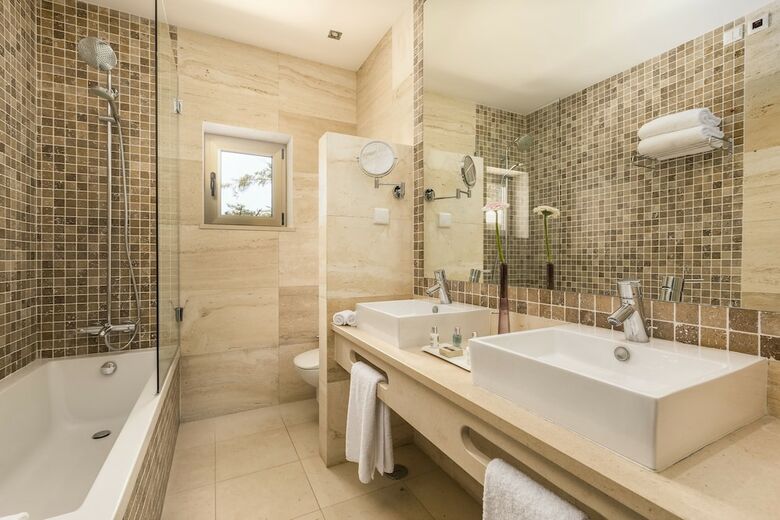 Hotel Caneiros Luxury House & Suites