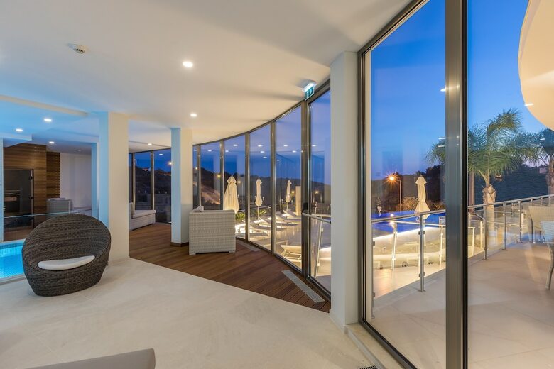 Hotel Caneiros Luxury House & Suites
