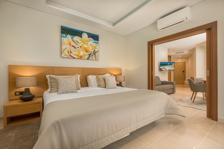 Hotel Caneiros Luxury House & Suites