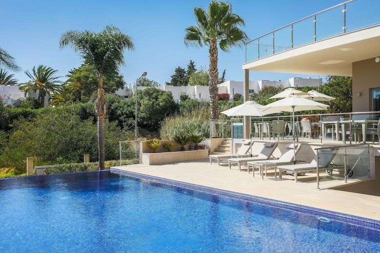 Hotel Caneiros Luxury House & Suites