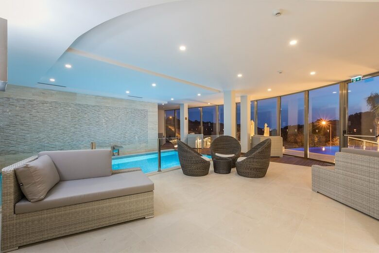 Hotel Caneiros Luxury House & Suites