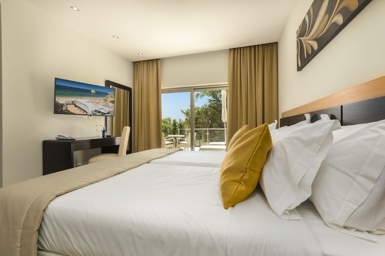 Hotel Caneiros Luxury House & Suites