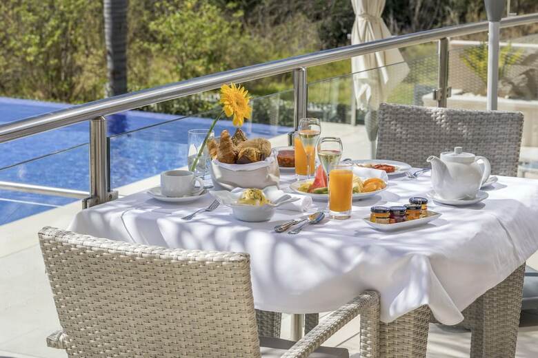 Hotel Caneiros Luxury House & Suites