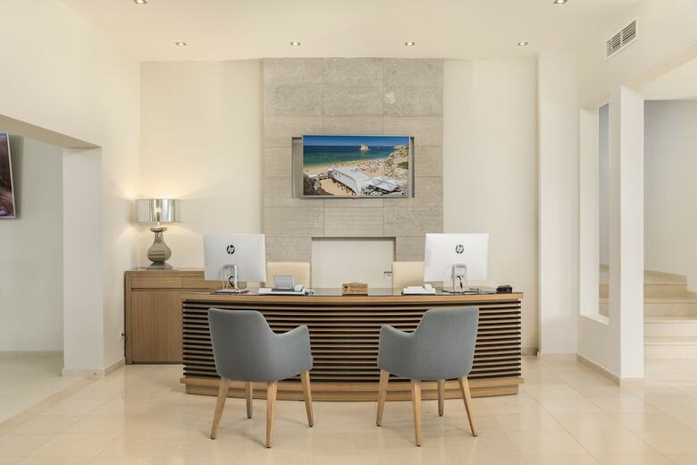 Hotel Caneiros Luxury House & Suites