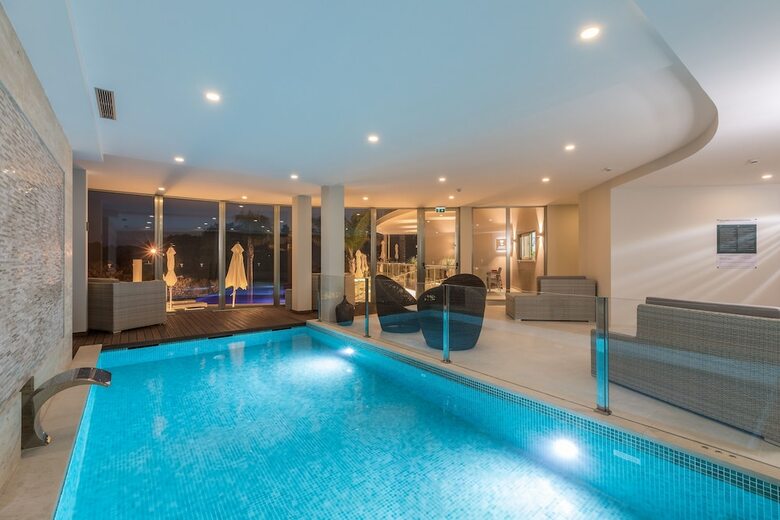 Hotel Caneiros Luxury House & Suites