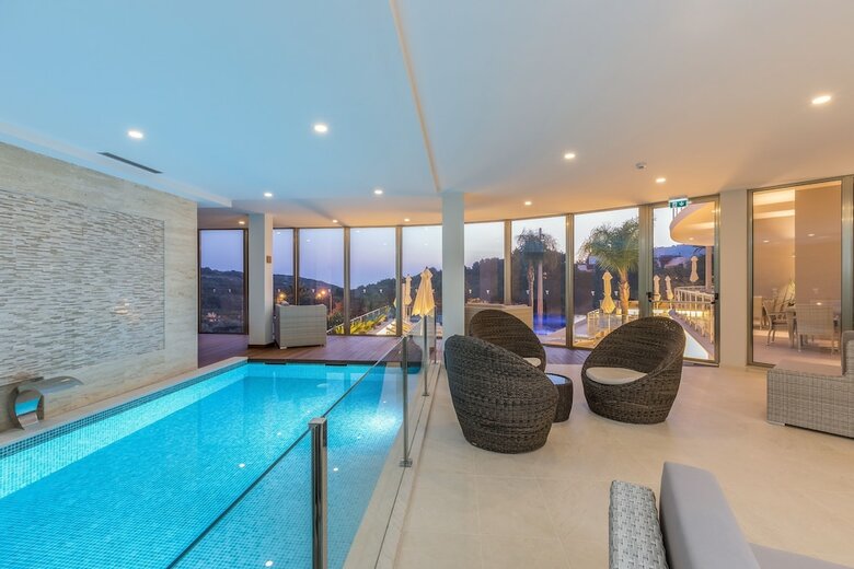 Hotel Caneiros Luxury House & Suites
