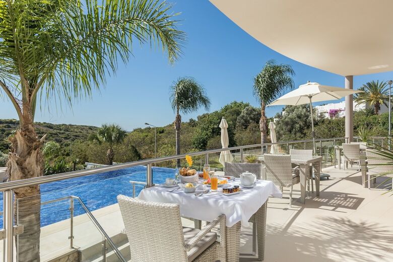 Hotel Caneiros Luxury House & Suites