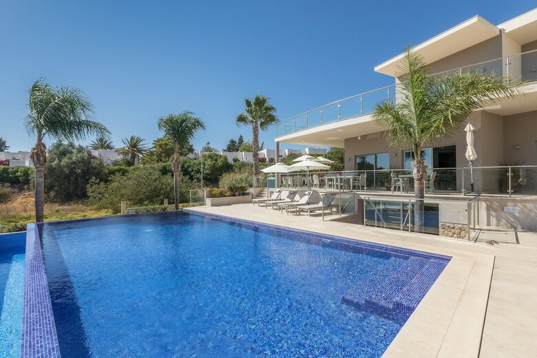 Hotel Caneiros Luxury House & Suites