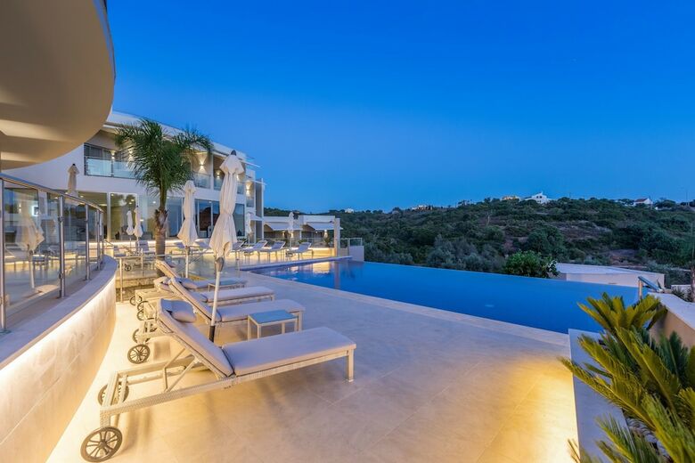 Hotel Caneiros Luxury House & Suites