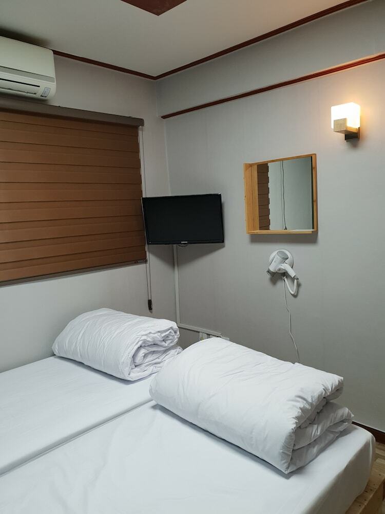 Hostal Young Stay - Hostel