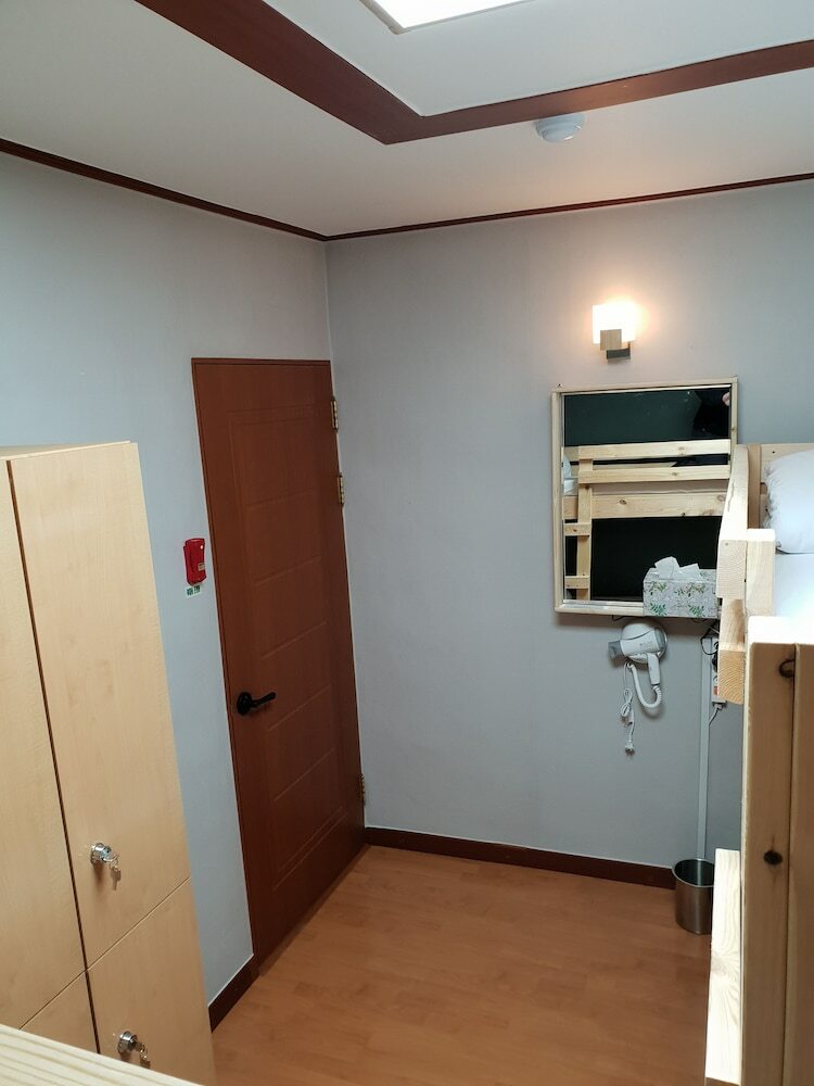 Hostal Young Stay - Hostel