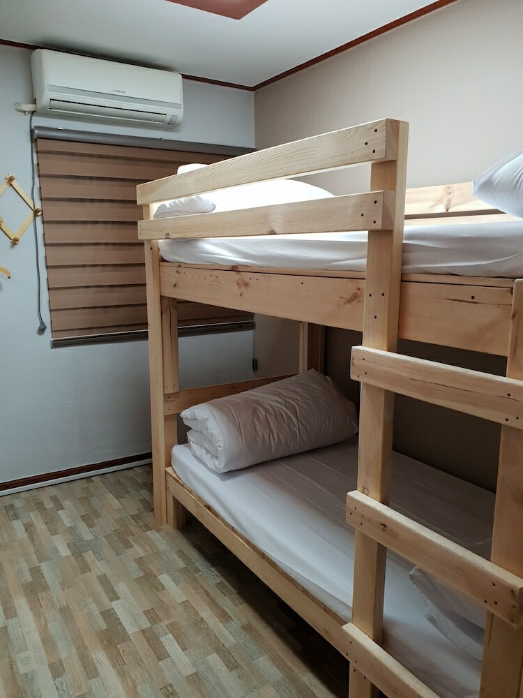 Hostal Young Stay - Hostel