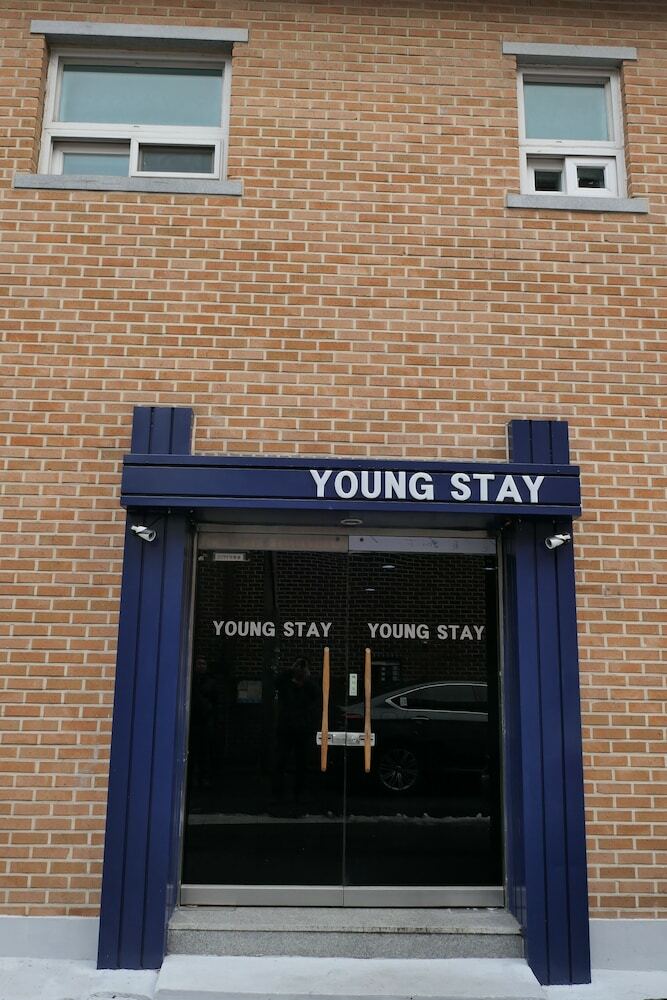 Hostal Young Stay - Hostel
