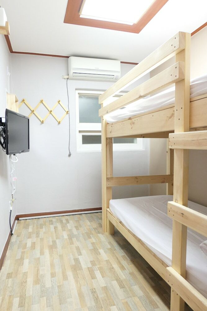 Hostal Young Stay - Hostel