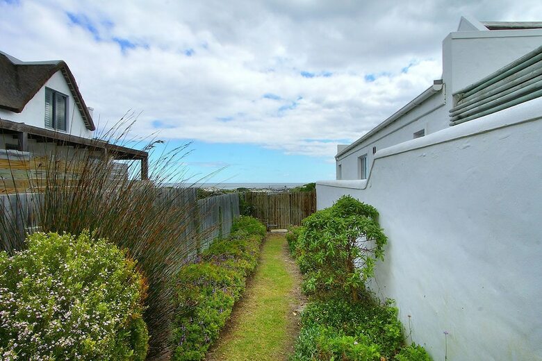 At Kommetjie Way