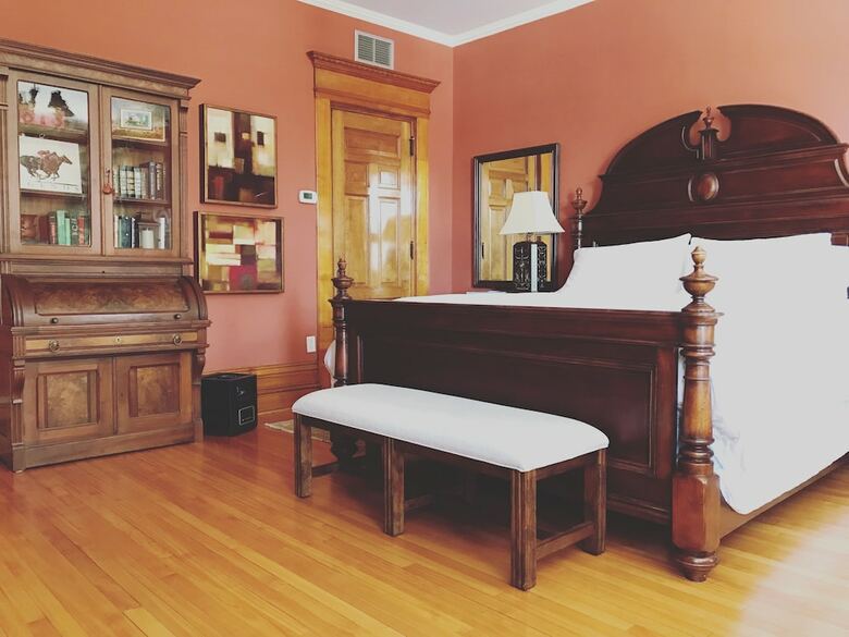Castle La Crosse Bed And Breakfast