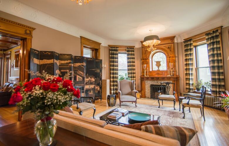 Castle La Crosse Bed And Breakfast