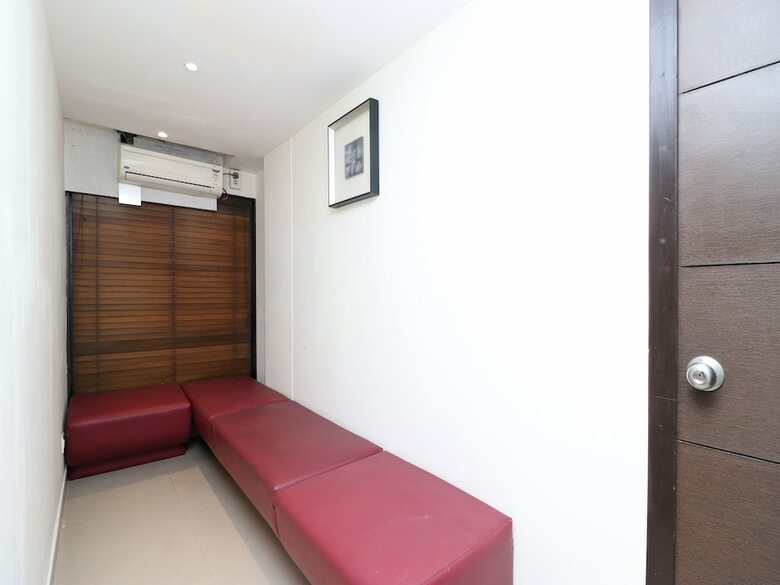 Apartamentos Oyo 24067 Hotel Royal Paradise