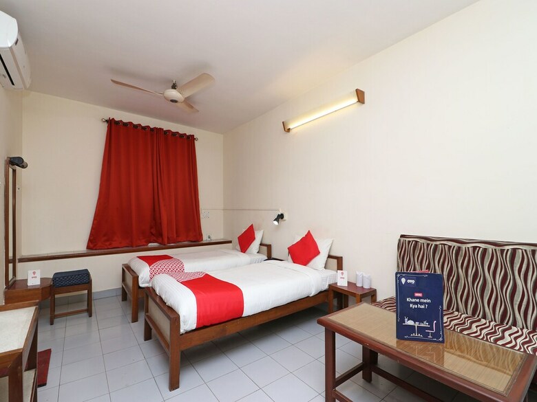 Oyo 10571 Hotel Nova