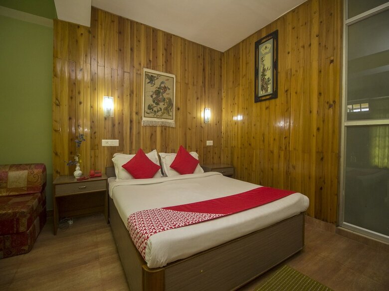Hotel Oyo 17067 Maitreya Guest House