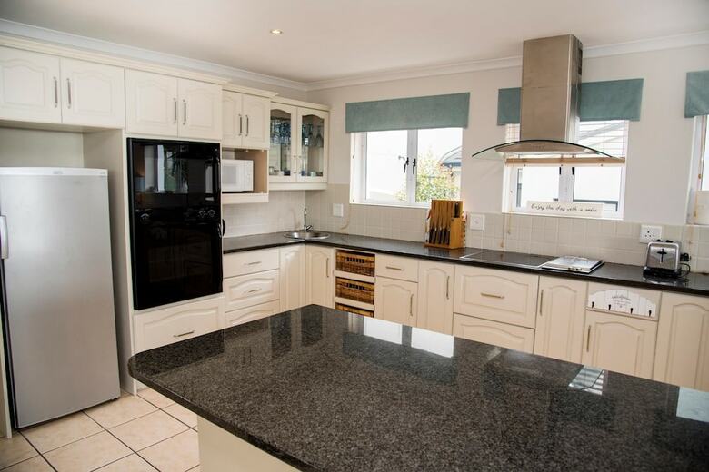 Villa 8 Sheerline