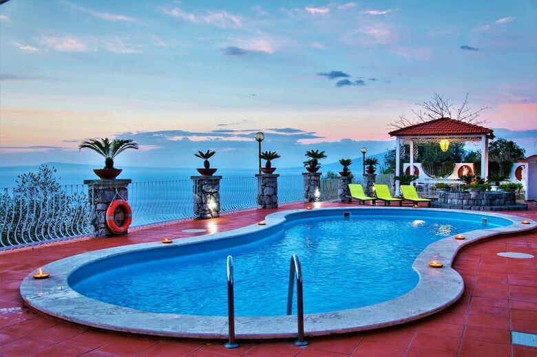 Villa Sara - Stunning Sea View With Private Swimming Pool