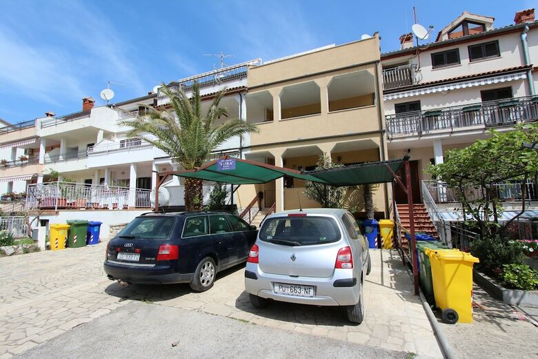 Apartments Lora