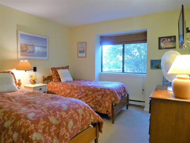 87 Chilton - 2 Bedroom Condo