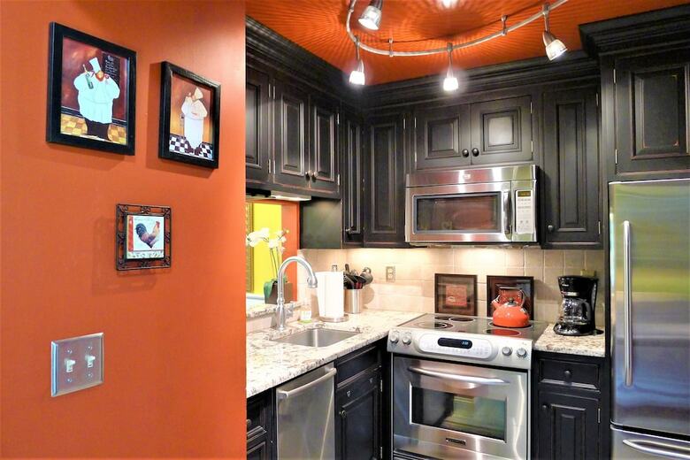 112 Chilton - 2 Bedroom Condo