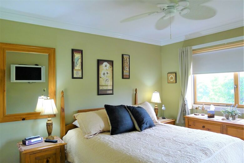 112 Chilton - 2 Bedroom Condo