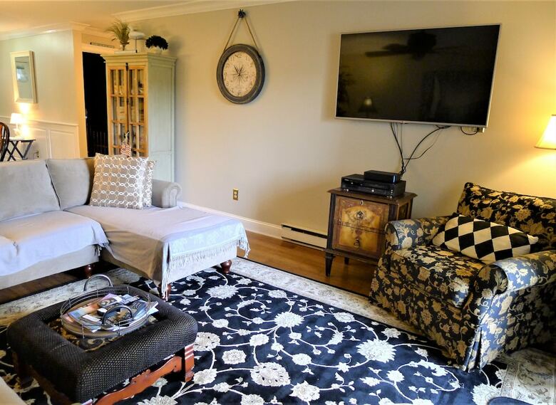 112 Chilton - 2 Bedroom Condo