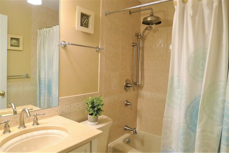 112 Chilton - 2 Bedroom Condo