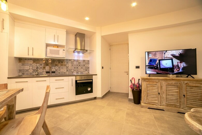Quinto Sol Luxury Apartments By Mikitito Rentals