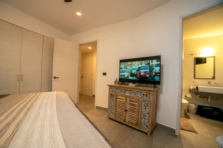 Quinto Sol Luxury Apartments By Mikitito Rentals