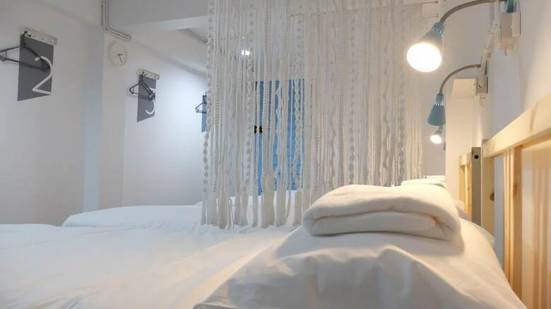 Hostal A Dude Mini Hostel - Adults Only