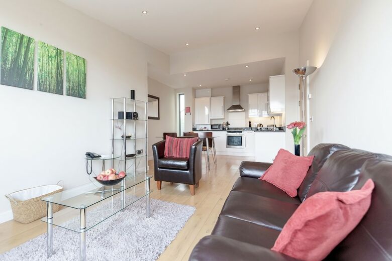 Roomspace Apartments -marquis Court