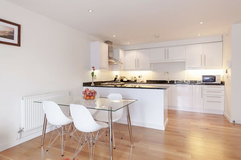 Roomspace Apartments -marquis Court
