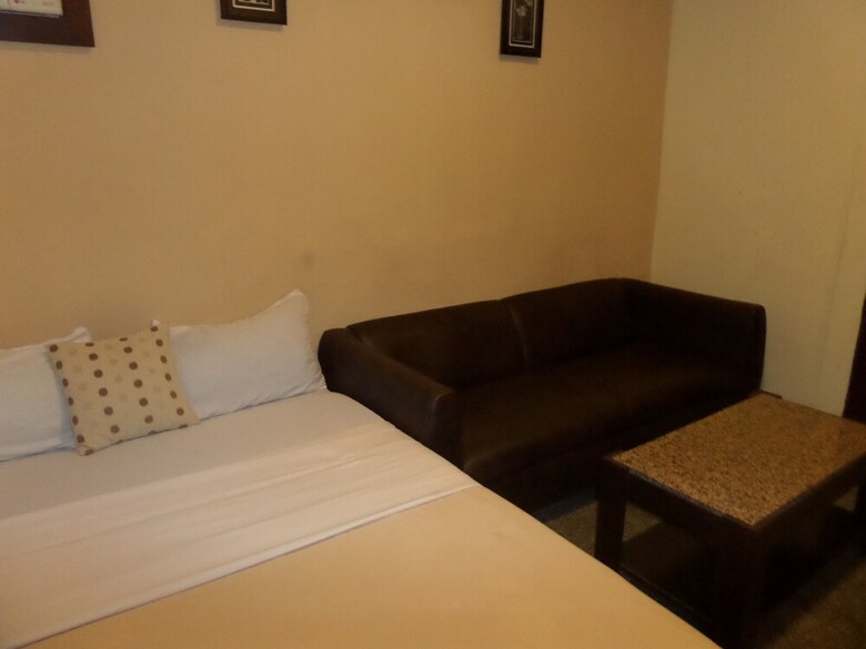 Hotel Elicris Place