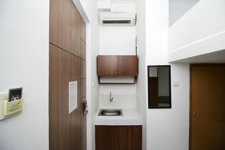 Hostal Kamar Keluarga Kemanggisan Syariah