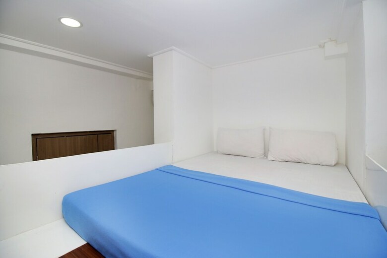 Hostal Kamar Keluarga Kemanggisan Syariah