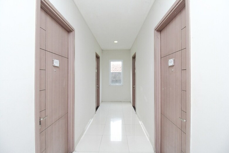 Hostal Kamar Keluarga Kemanggisan Syariah