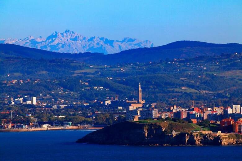 The Old Palace Tower / La Torre Del Palaci�n