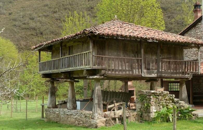 The Old Palace Tower / La Torre Del Palaci�n